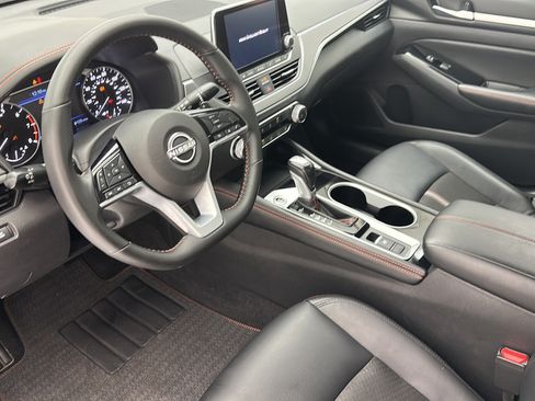 Used 2025 Nissan Altima 2.5 SR AWD/4WD image 11