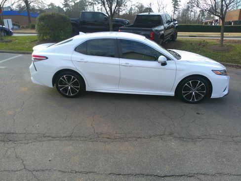 Used 2019 Toyota Camry SE image 14