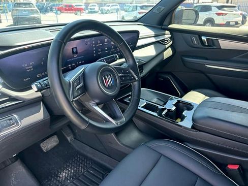 Used 2025 Buick Enclave Preferred FWD image 8