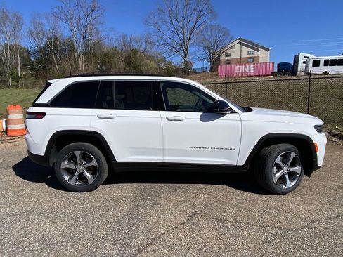 New 2026 Jeep Grand Cherokee Limited w/ Luxury Tech Group II RWD image 37