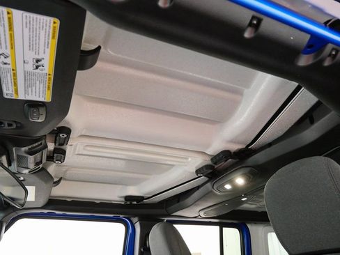 Used 2024 Jeep Wrangler Sport S image 32