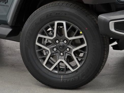 New 2026 Jeep Wrangler Unlimited Sahara AWD/4WD image 4