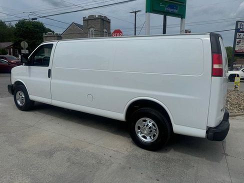 Used 2015 Chevrolet Express 3500 Extended RWD image 2