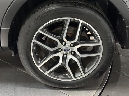 Used 2018 Ford Explorer Sport image 19