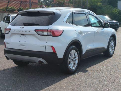 Used 2020 Ford Escape SE FWD image 3