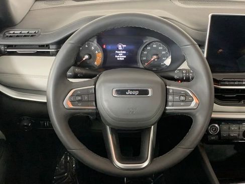 Used 2025 Jeep Compass Limited image 17