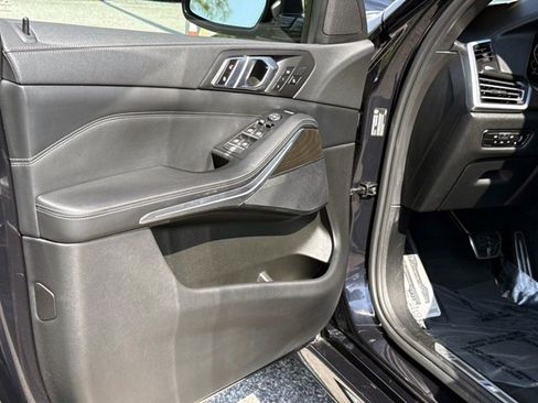 Used 2022 BMW X5 sDrive40i w/ M Sport Package RWD image 18