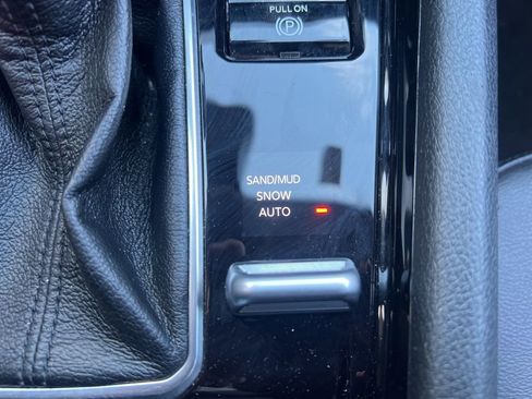 Used 2025 Jeep Compass Limited image 22