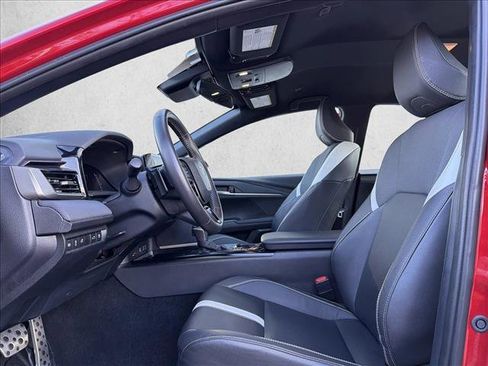 Used 2025 Toyota Camry SE image 11