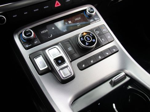 Used 2024 Hyundai Palisade Calligraphy image 17