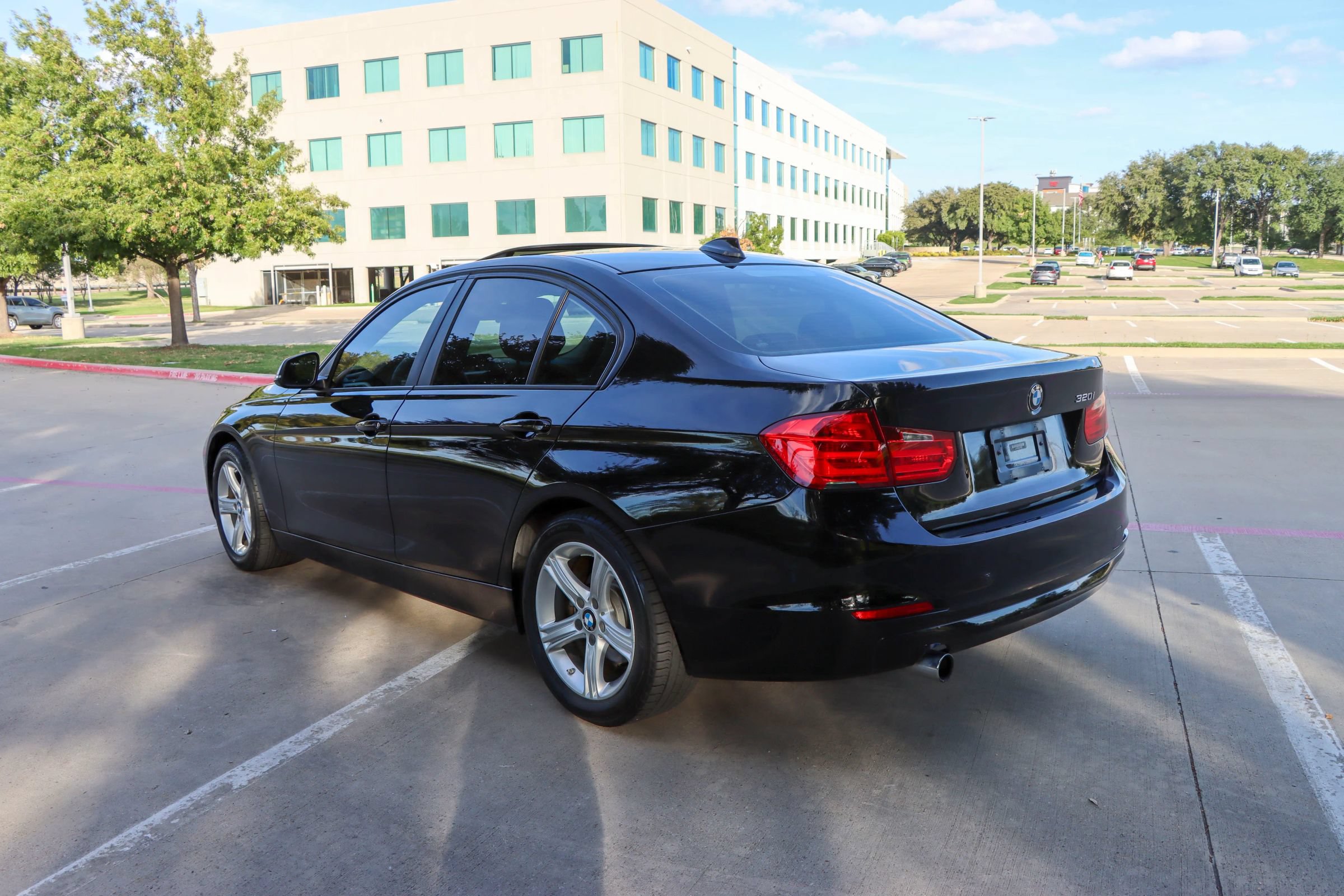 Used 2014 BMW 320i Sedan RWD image 5