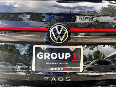 New 2026 Volkswagen Taos SE FWD image 15