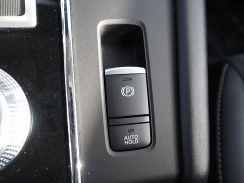 Used 2024 Mitsubishi Outlander 4WD Plug-In Hybrid image 17