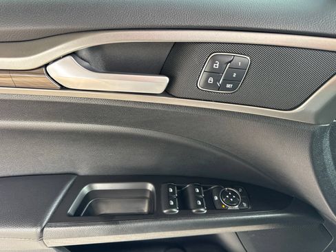 Certified 2018 Ford Fusion SE w/ Fusion SE Technology Package FWD image 24