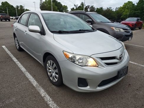 Used 2012 Toyota Corolla LE FWD image 3