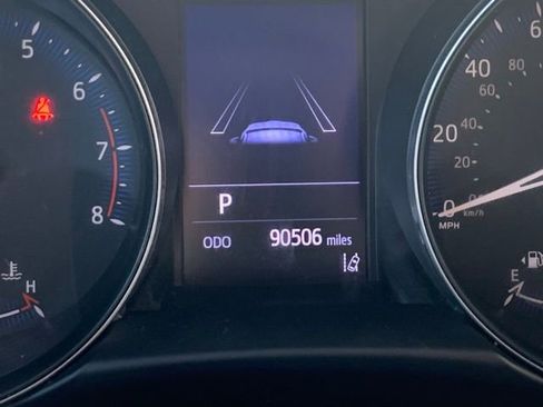 Used 2019 Toyota C-HR XLE image 8