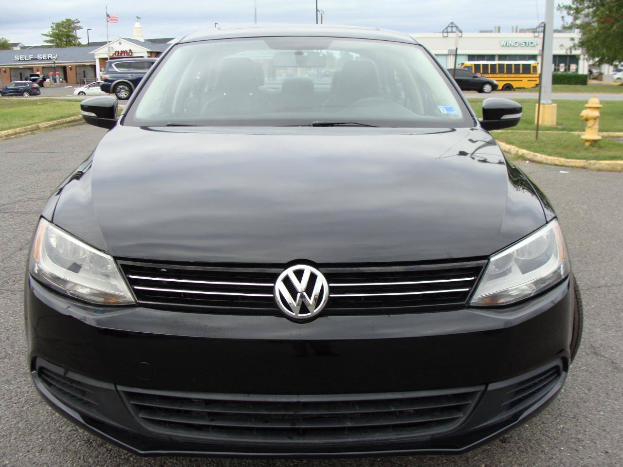 Used 2013 Volkswagen Jetta SE FWD image 2