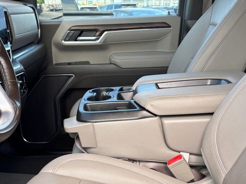 Used 2025 GMC Sierra 1500 SLT image 10