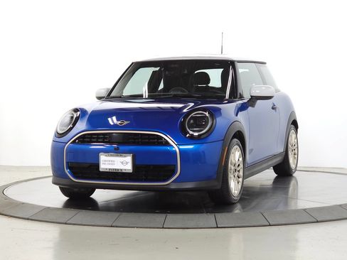 Used 2025 MINI Cooper 2-Door Hardtop FWD image 4