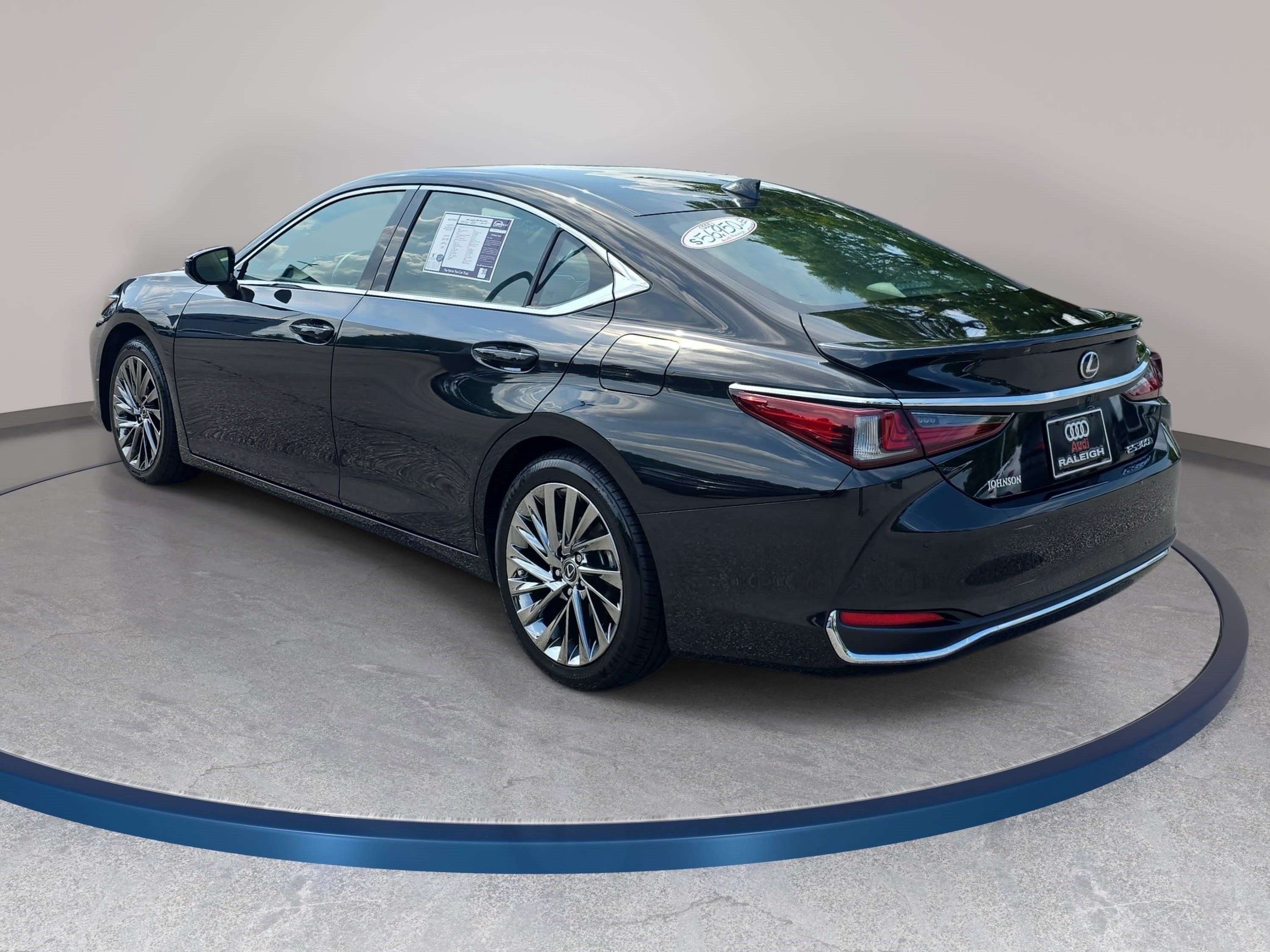 Used 2025 Lexus ES 300h Ultra Luxury w/ Accessory Package (Z2) FWD image 7