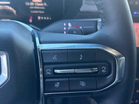 Used 2024 GMC Acadia Elevation image 17