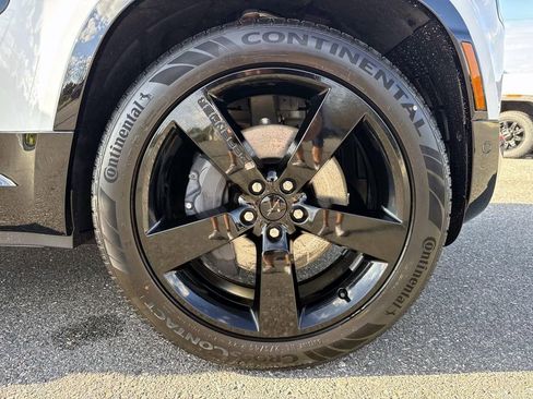 New 2026 Land Rover Defender 110 X-Dynamic SE image 9