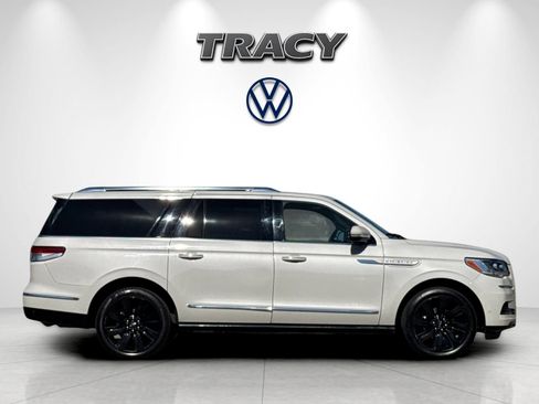 Used 2023 Lincoln Navigator L Reserve AWD/4WD image 3