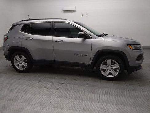 Used 2022 Jeep Compass Latitude FWD image 11