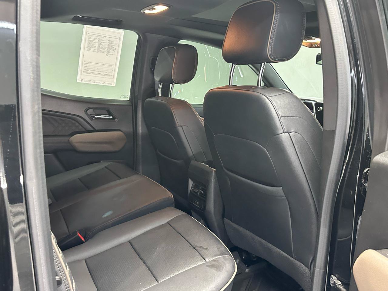 Used 2024 GMC Canyon Denali AWD/4WD image 16