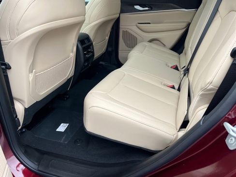 New 2025 Jeep Grand Cherokee Limited w/ Luxury Tech Group II AWD/4WD image 8