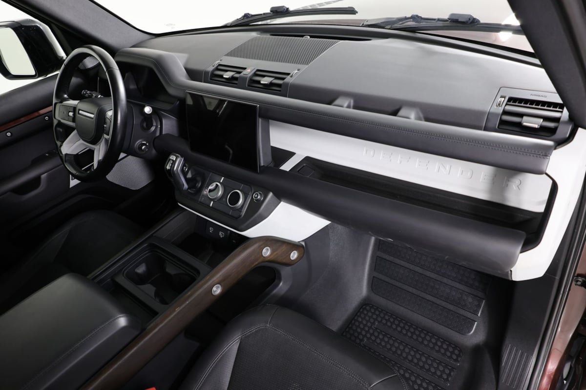 Used 2023 Land Rover Defender 130 First Edition AWD/4WD image 32