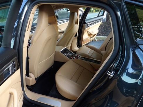 Used 2018 Porsche Panamera 4 image 16