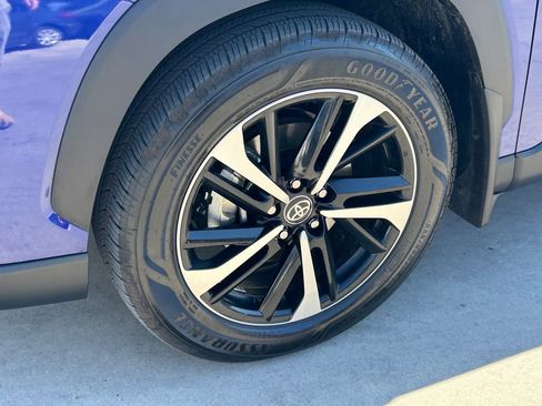 Certified 2025 Toyota Corolla Cross XSE w/ Convenience Package image 9