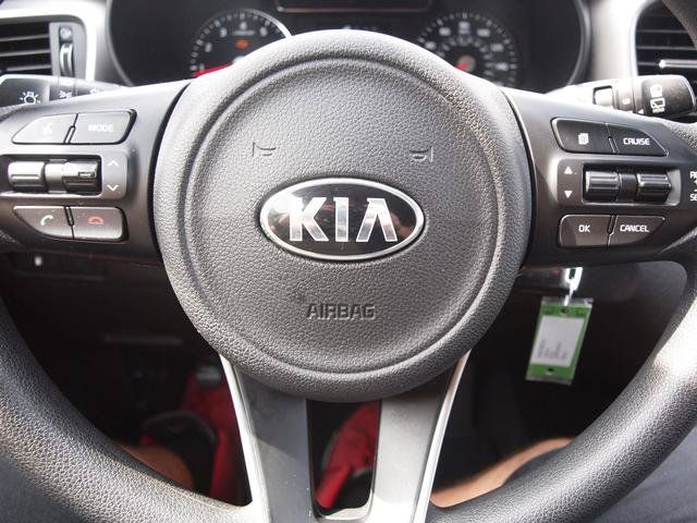 Used 2016 Kia Sorento FWD image 9