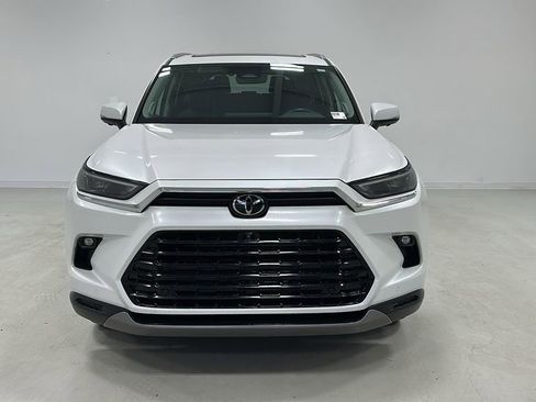 Used 2024 Toyota Grand Highlander Limited image 8