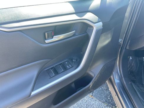 Used 2025 Toyota RAV4 XLE image 20