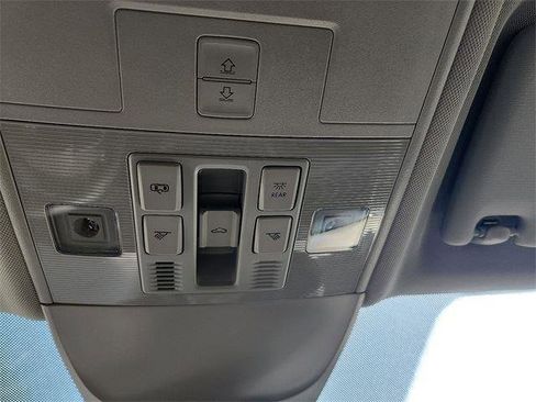 New 2025 Volkswagen Taos SE image 18