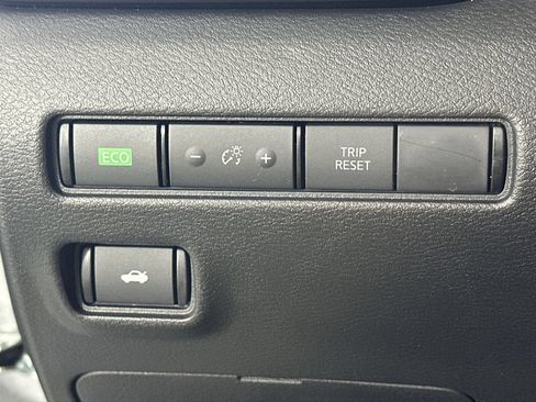 Used 2025 Nissan Sentra SV FWD image 22