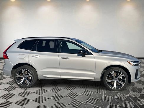 Used 2023 Volvo XC60 B5 Ultimate image 2