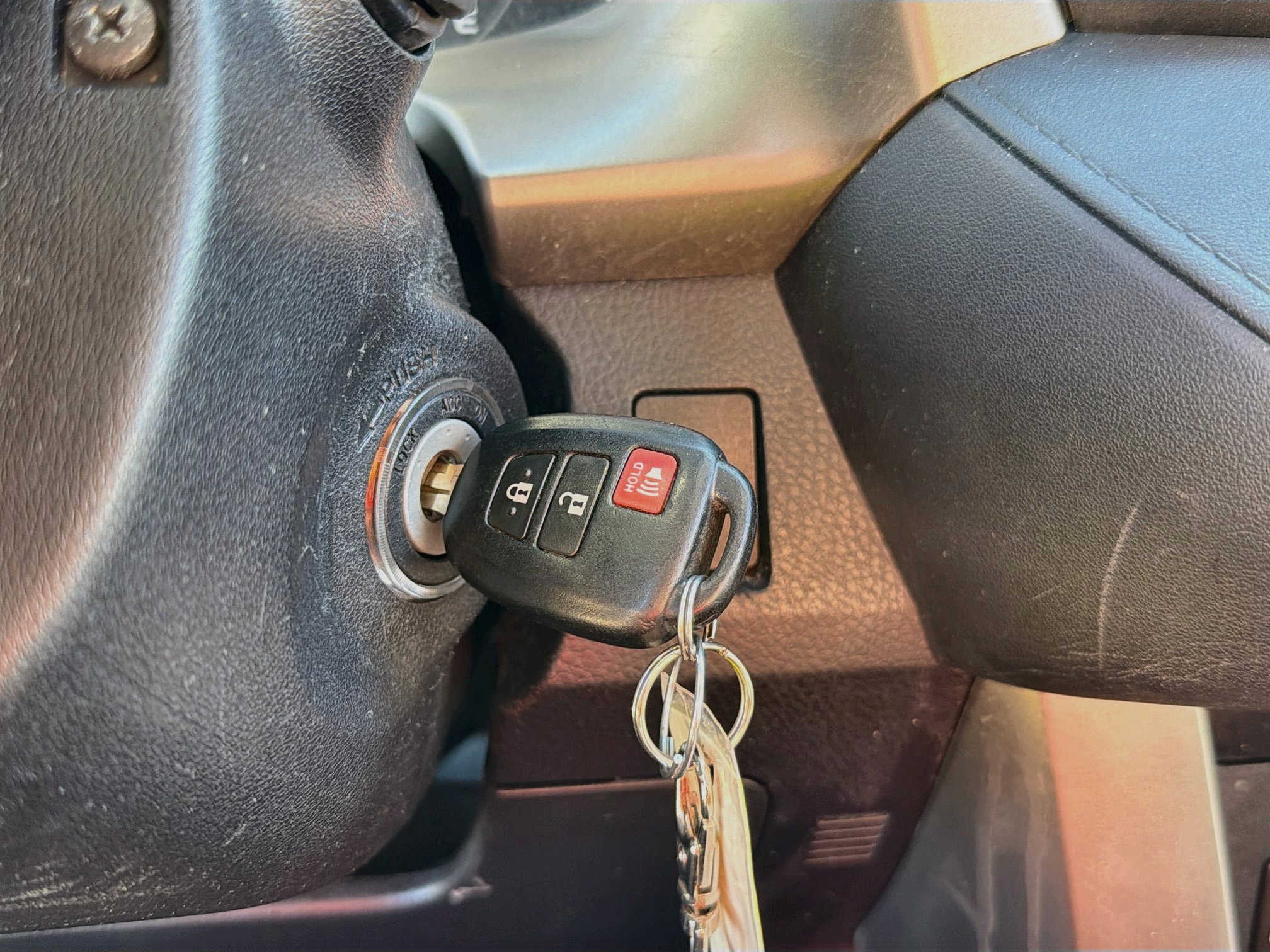 Used 2015 Toyota RAV4 LE AWD/4WD image 15