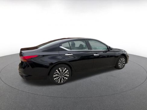 Used 2025 Nissan Altima 2.5 SV FWD image 15