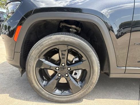 Used 2023 Jeep Grand Cherokee L Laredo AWD/4WD image 9