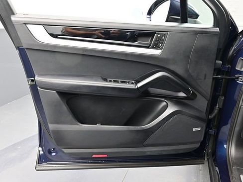 New 2025 Porsche Cayenne S AWD/4WD image 7