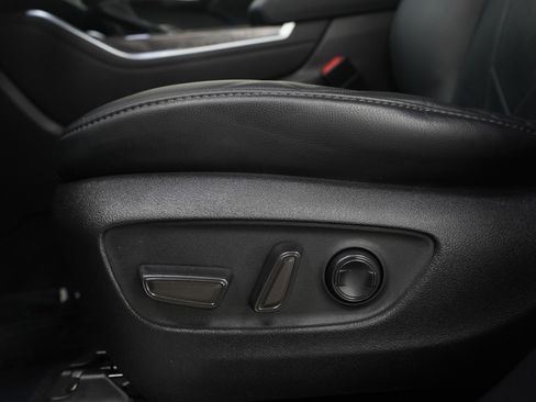 Used 2021 Toyota Highlander Platinum image 29