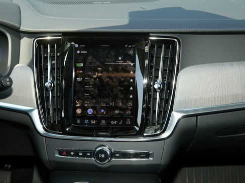 New 2026 Volvo V90 B6 Cross Country Ultra w/ Climate Package image 25