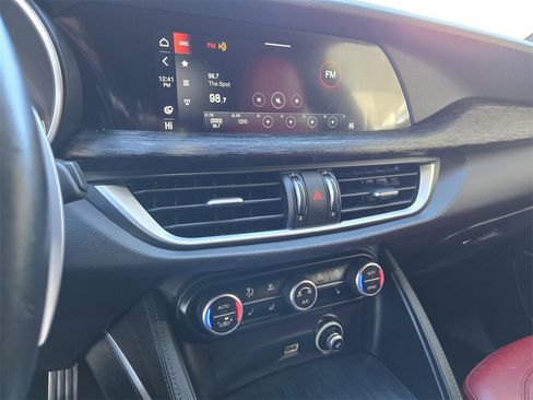 Used 2022 Alfa Romeo Stelvio Sprint image 17