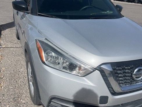 Used 2020 Nissan Kicks S image 2