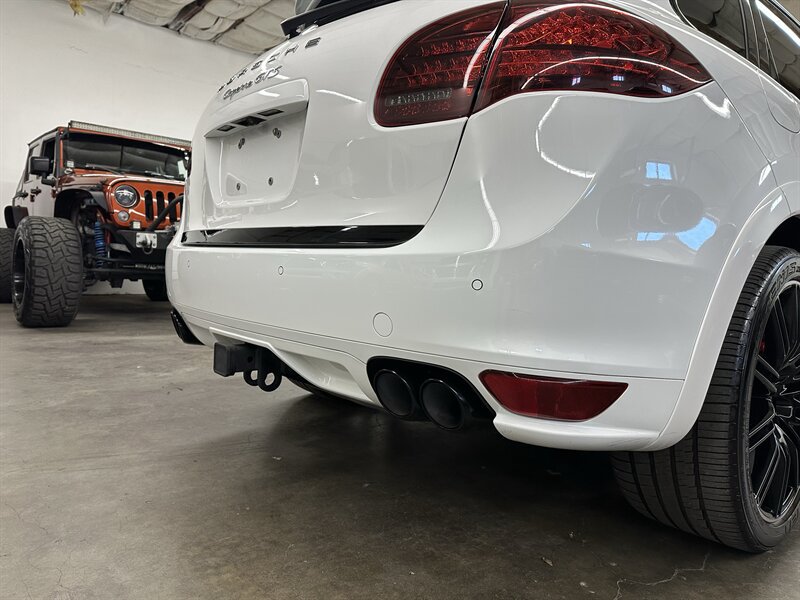 Used 2014 Porsche Cayenne GTS AWD/4WD image 28