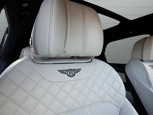 Used 2017 Bentley Bentayga image 41