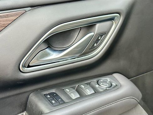 Used 2022 Chevrolet Suburban LT image 17